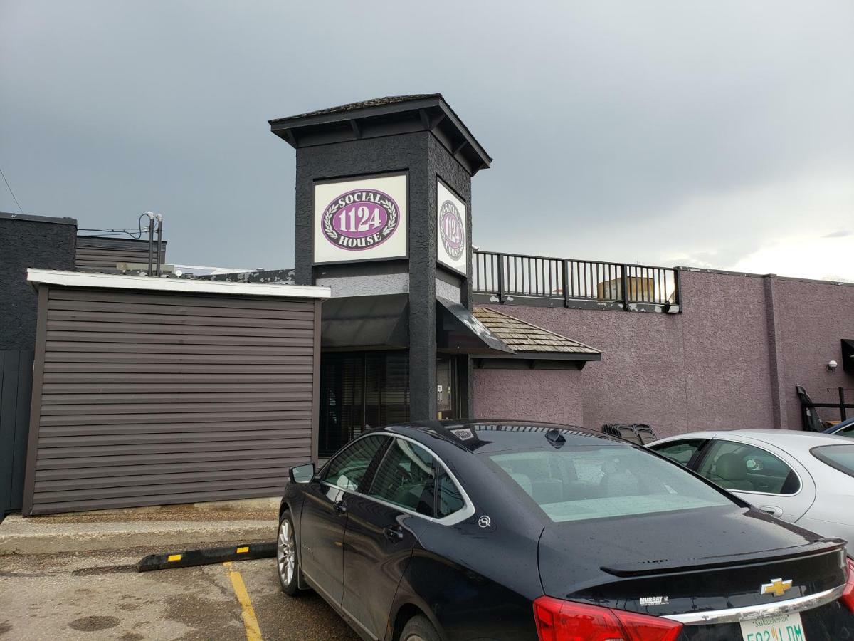 Tower Inn Estevan Exterior photo